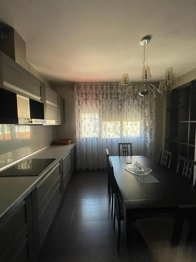 Luxury Apartment City Centre Тирана