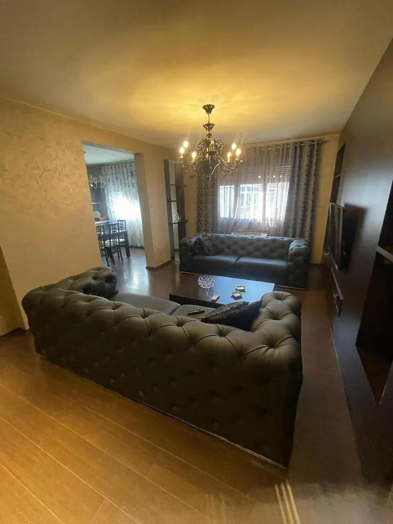 Luxury Apartment City Centre Тирана